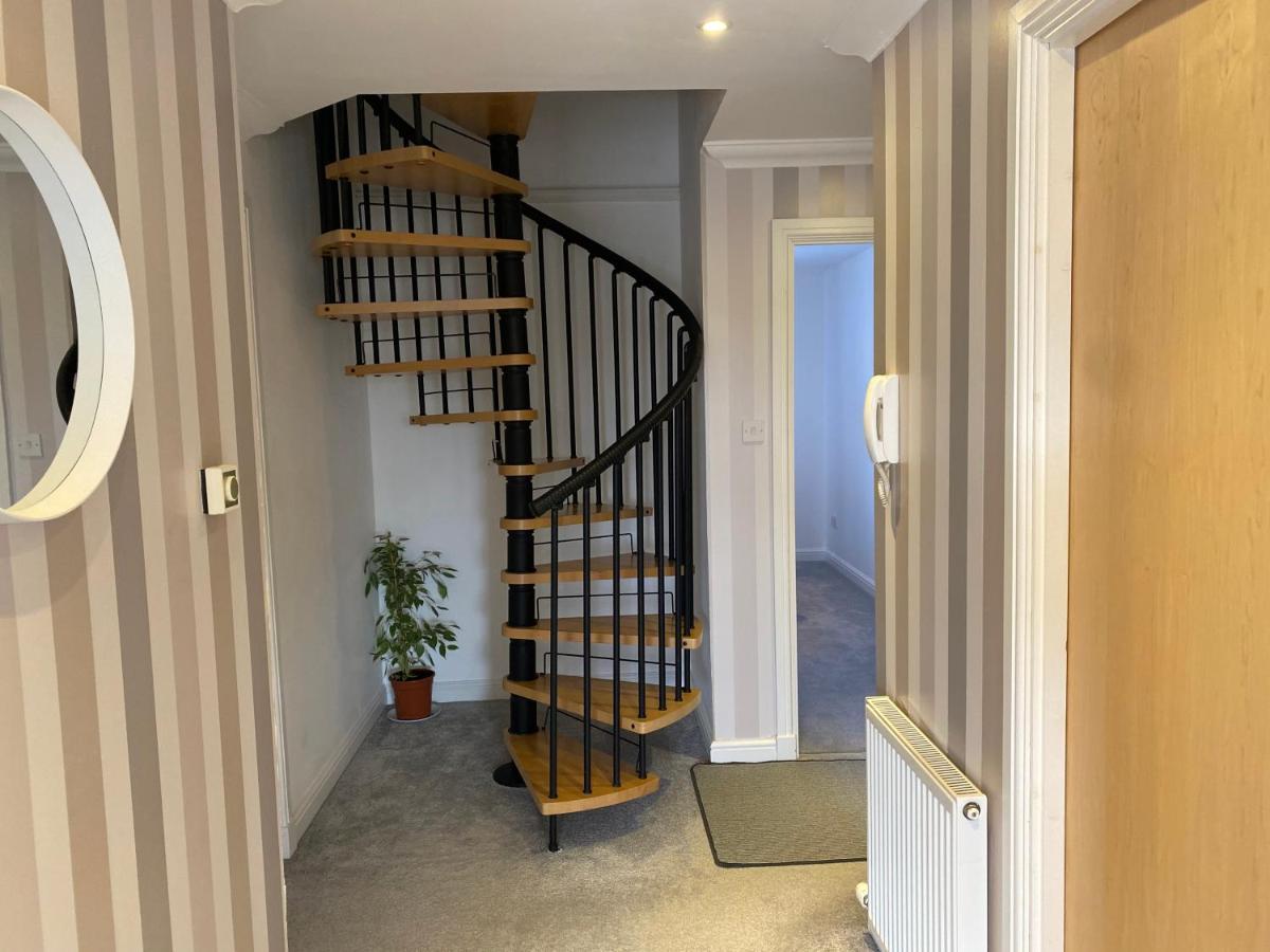 The Duplex Nairn- Spacious 3 Bedroom With Sunny Balcony מראה חיצוני תמונה